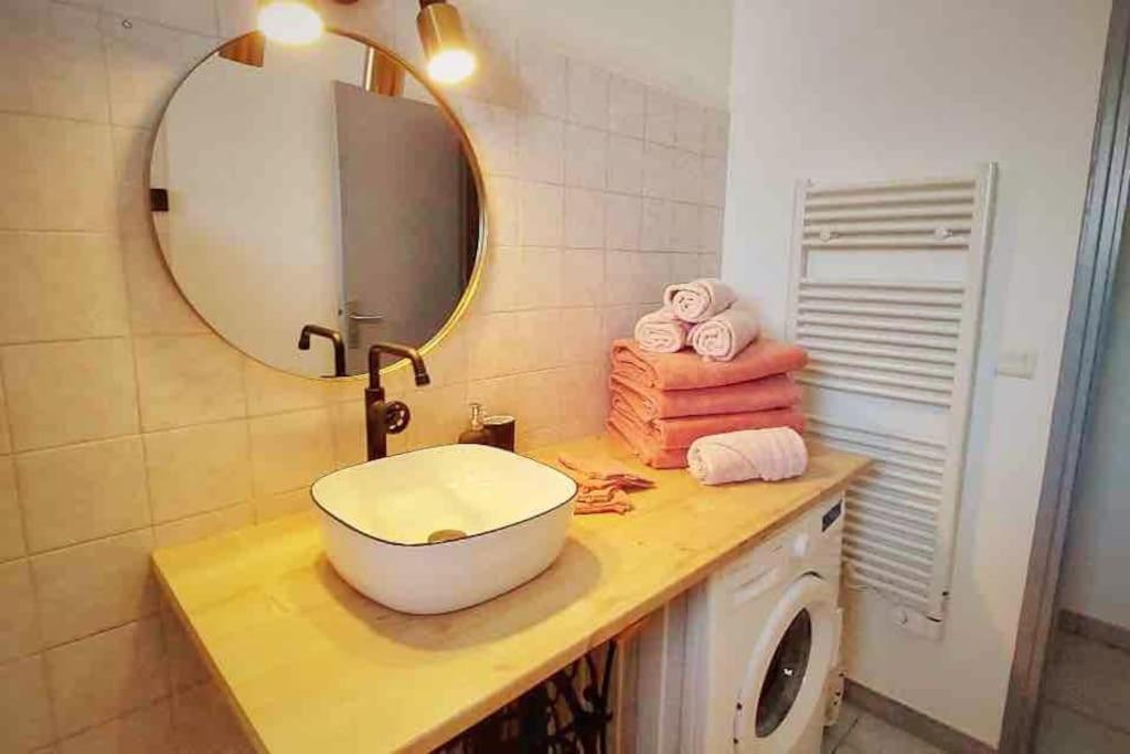 LʼIsle-sur-la-Sorgue Cocoon'Isle - Jardinet- Jacuzzi 아파트 외부 사진