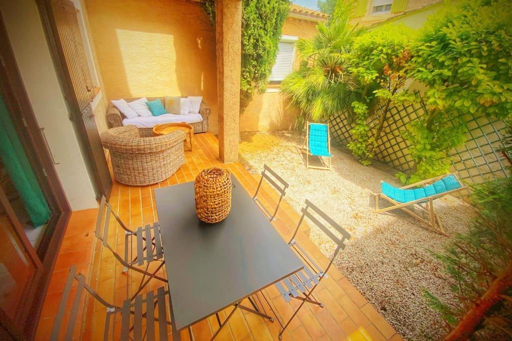LʼIsle-sur-la-Sorgue Cocoon'Isle - Jardinet- Jacuzzi 아파트 외부 사진